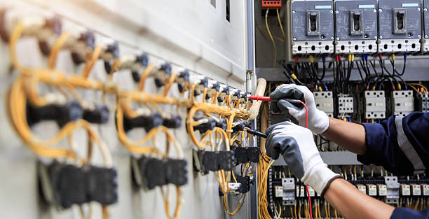Professional Electrician technician working in Phoenix, IL